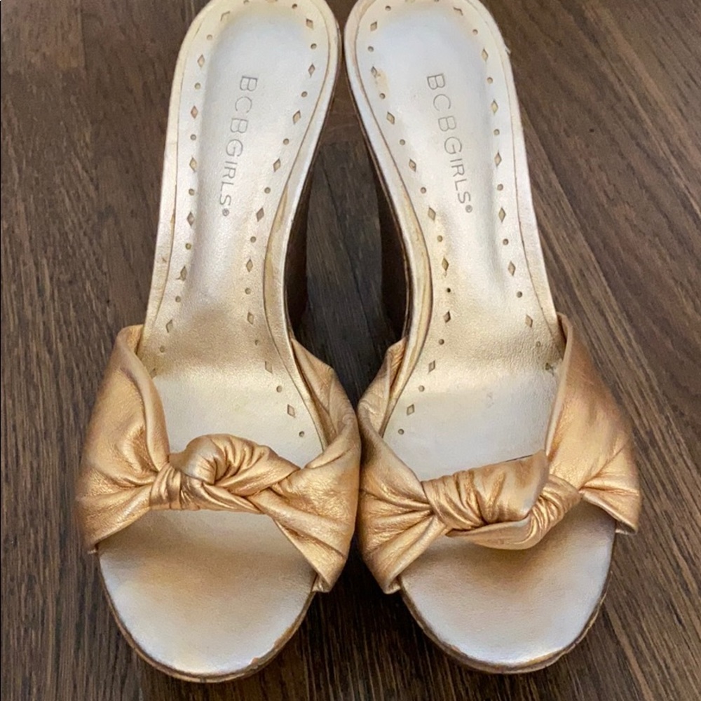 Gold Platforms - Picture 3 of 3
